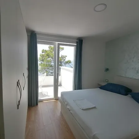 Mares - 20 M From The Apartment