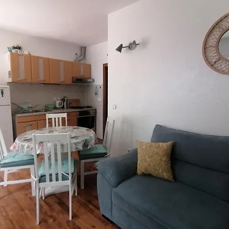 Mares - 20 M From The Apartment *